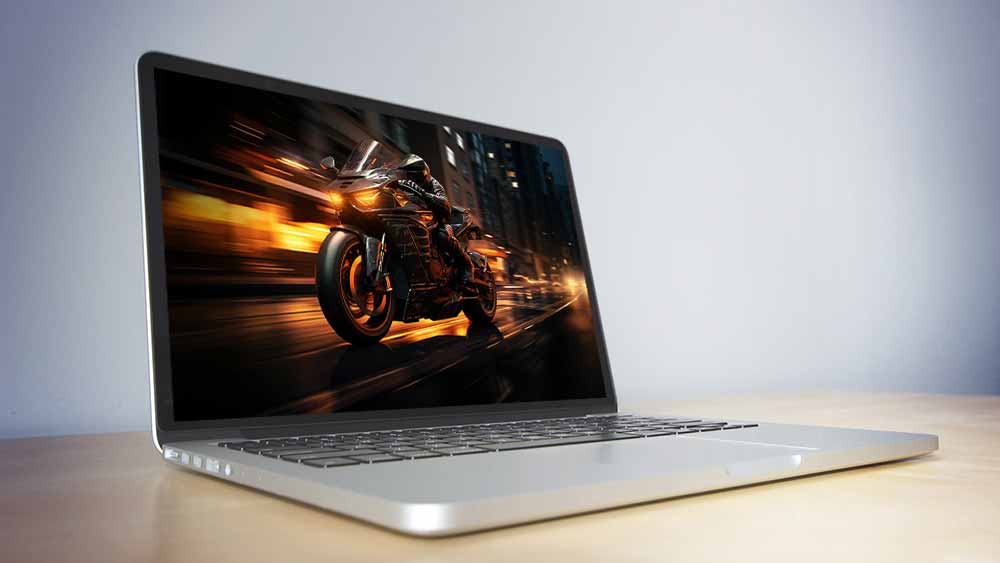 Fond d'écran de motocyclette roulant à toute allure dans les rues de la ville la nuit avec effet de flou dynamique en qualité HD & 4K