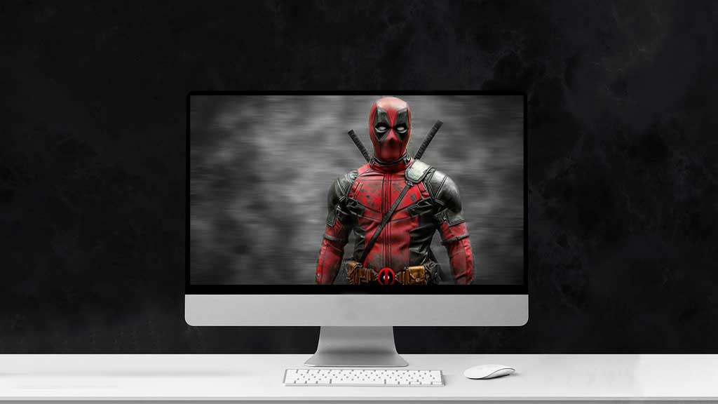 Fond d'écran Deadpool 4K en pose avec katanas sur fond brumeux, disponible en résolution HD pour PC et appareils mobiles Téléchargement gratuit