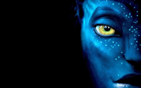 Avatar 4K HD movie poster wallpaper 4k showing close-up of blue Na'vi character with golden eyes and glowing skin patterns Free download