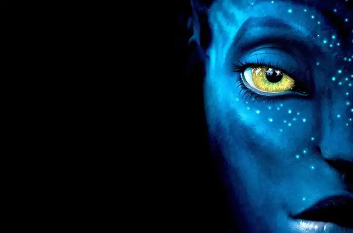 Avatar 4K HD movie poster wallpaper 4k showing close-up of blue Na'vi character with golden eyes and glowing skin patterns Free download